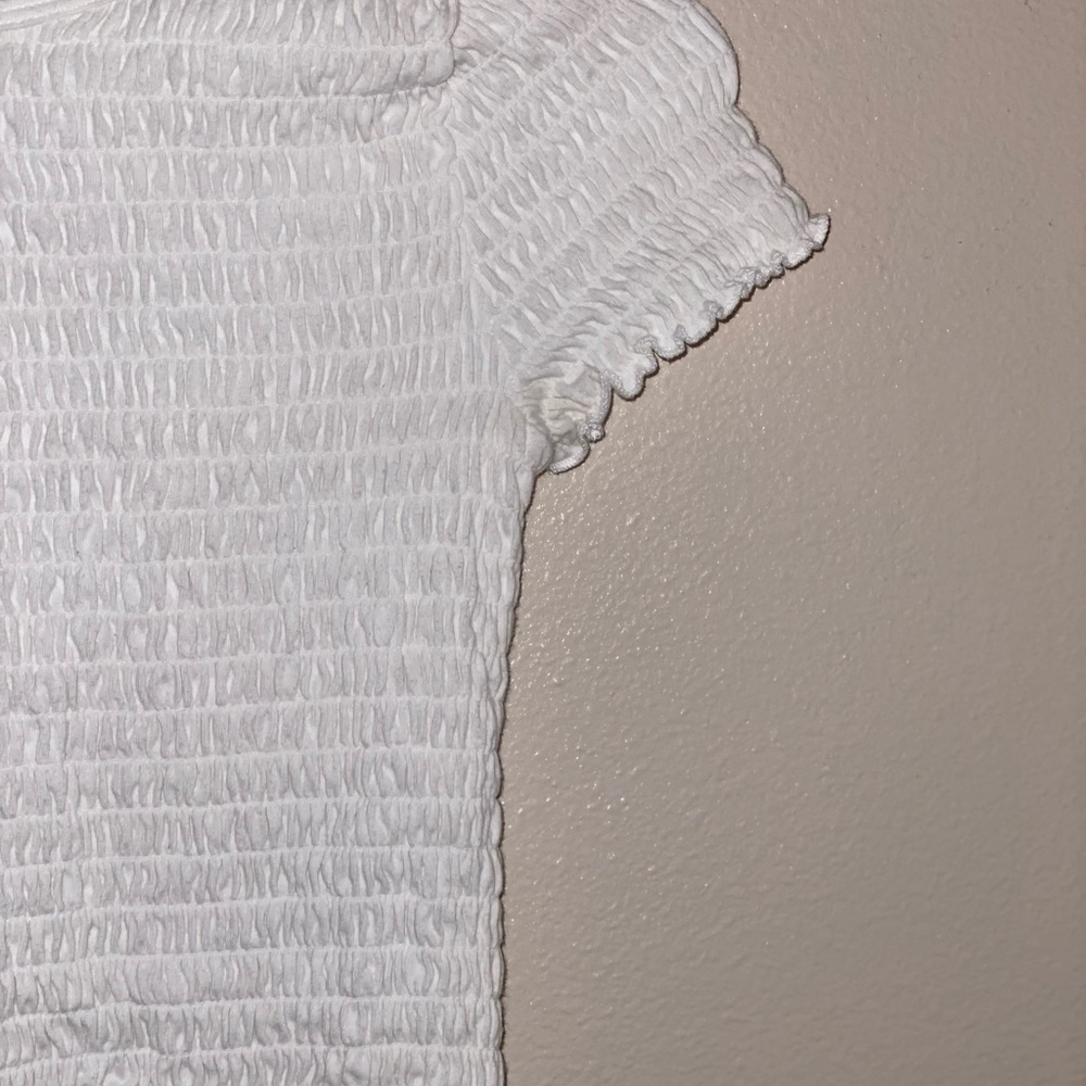 basic top🤍 - Picture 2 of 2